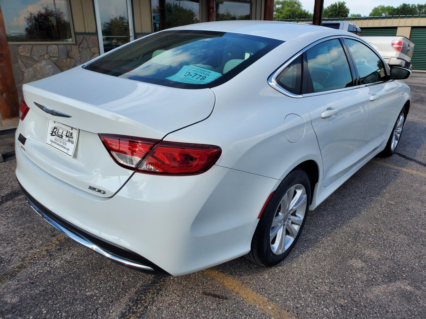 2016 White /Beige Chrysler 200 Limited (1C3CCCAB0GN) with an 2.4L 4 Cyl Multiair engine, 9-Speed Automatic transmission, located at 1600 E Hwy 44, Rapid City, SD, 57703, (605) 716-7878, 44.070232, -103.171410 - Photo#6