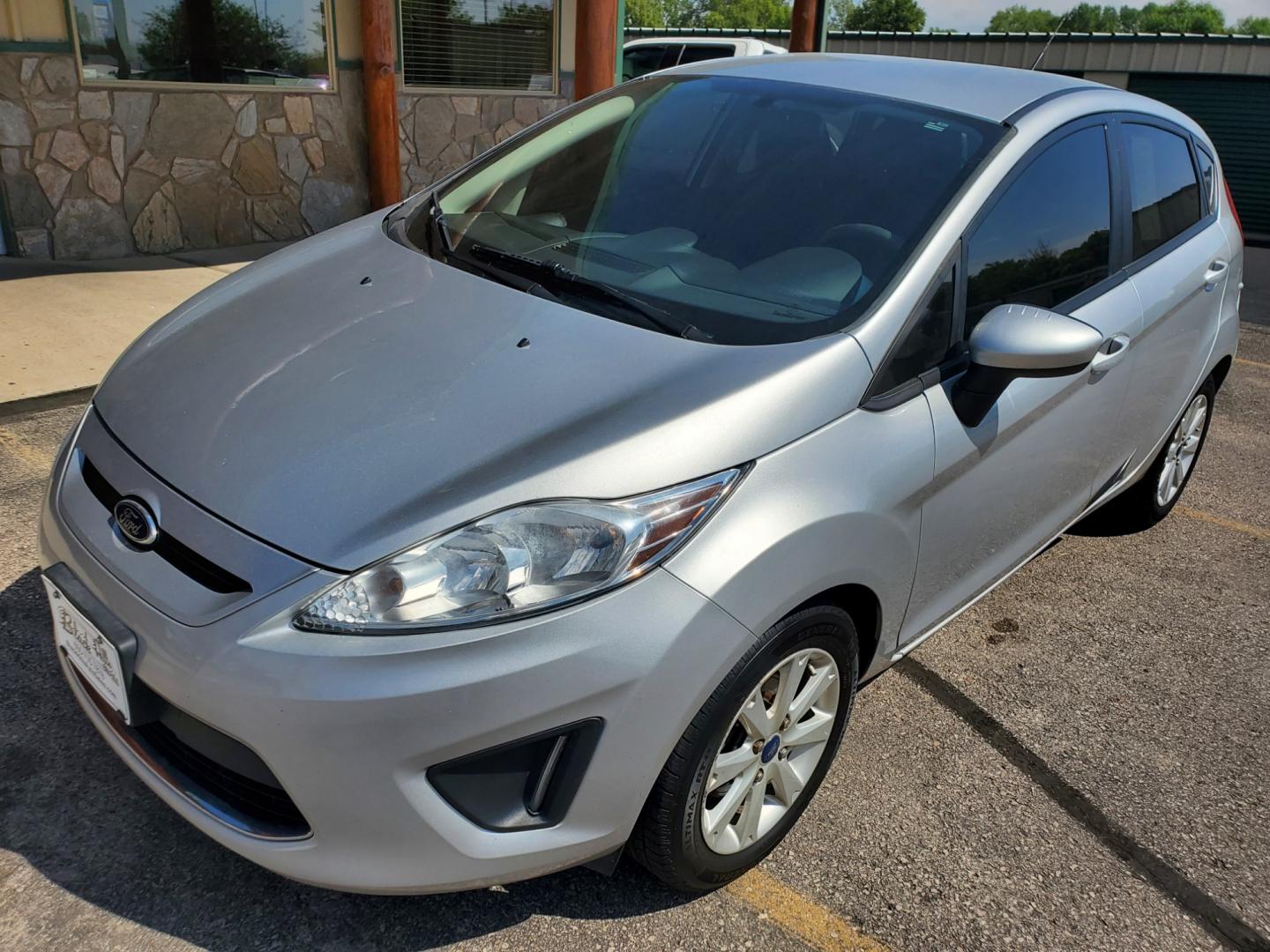 2012 Silver /Black Ford Fiesta SE (3FADP4EJ5CM) with an 1.6l 4Cyl TI-VCT engine, 6-Speed Poweshift transmission, located at 1600 E Hwy 44, Rapid City, SD, 57703, (605) 716-7878, 44.070232, -103.171410 - Photo#2