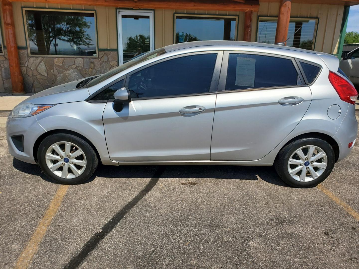 2012 Silver /Black Ford Fiesta SE (3FADP4EJ5CM) with an 1.6l 4Cyl TI-VCT engine, 6-Speed Poweshift transmission, located at 1600 E Hwy 44, Rapid City, SD, 57703, (605) 716-7878, 44.070232, -103.171410 - Photo#4