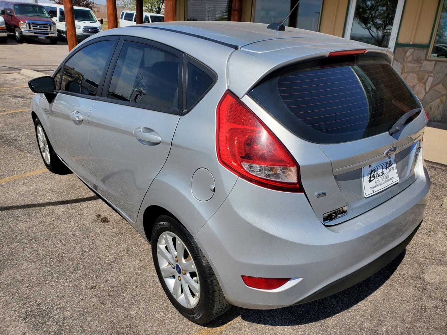 2012 Silver /Black Ford Fiesta SE (3FADP4EJ5CM) with an 1.6l 4Cyl TI-VCT engine, 6-Speed Poweshift transmission, located at 1600 E Hwy 44, Rapid City, SD, 57703, (605) 716-7878, 44.070232, -103.171410 - Photo#5