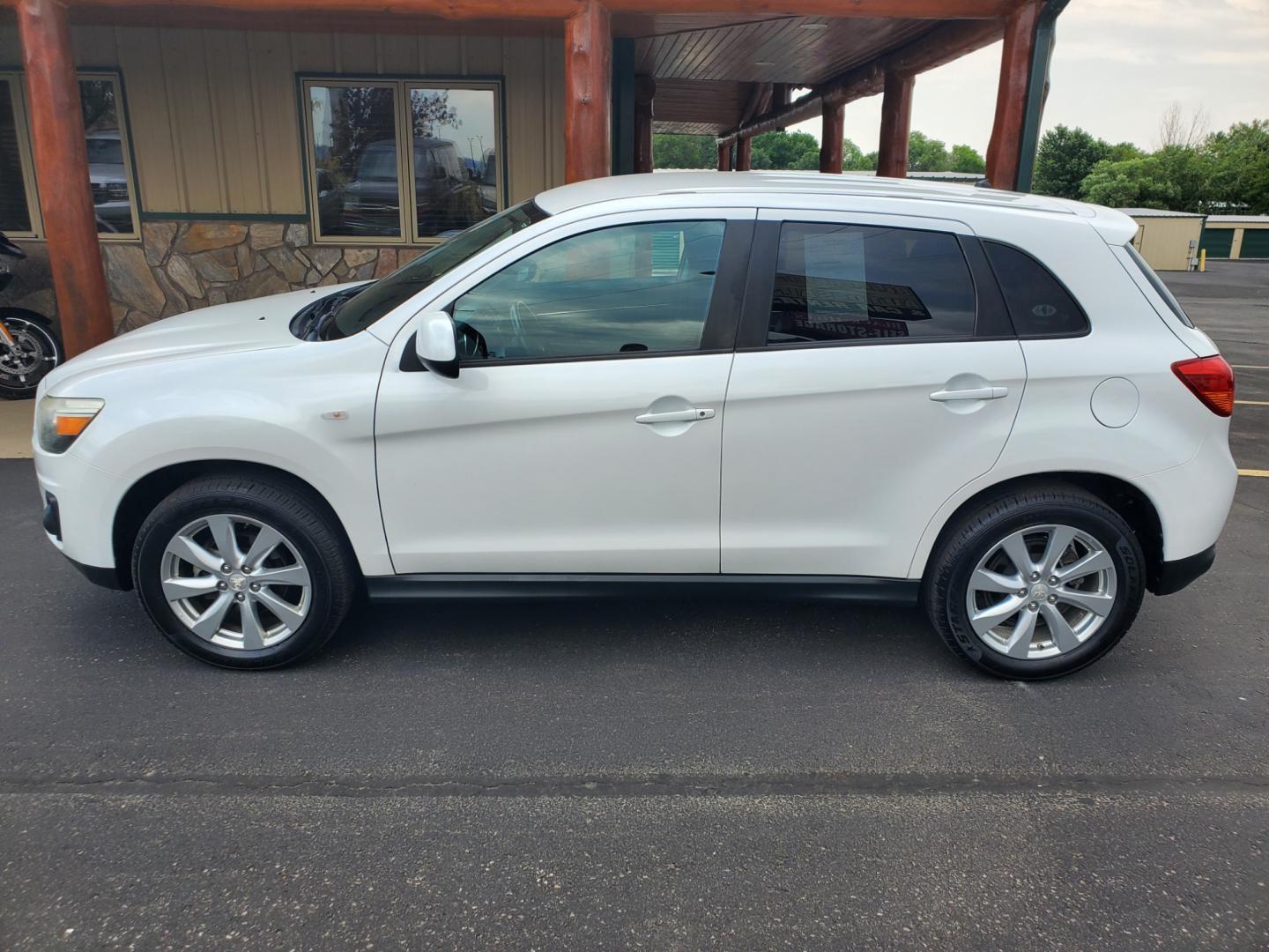 2015 White /Black Mitsubishi Outlander Sport ES (4A4AR3AU0FE) with an 2.4L 4 Cyl engine, 6 speed CVT w/OD transmission, located at 1600 E Hwy 44, Rapid City, SD, 57703, (605) 716-7878, 44.070232, -103.171410 - Photo#3