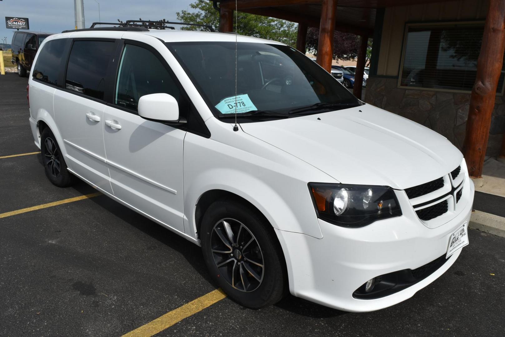 2016 White /Black Dodge Grand Caravan RT (2C4RDGEG2GR) with an 3.6L V6 24V VVT engine, 6-Speed Automatic transmission, located at 1600 E Hwy 44, Rapid City, SD, 57703, (605) 716-7878, 44.070232, -103.171410 - Photo#0