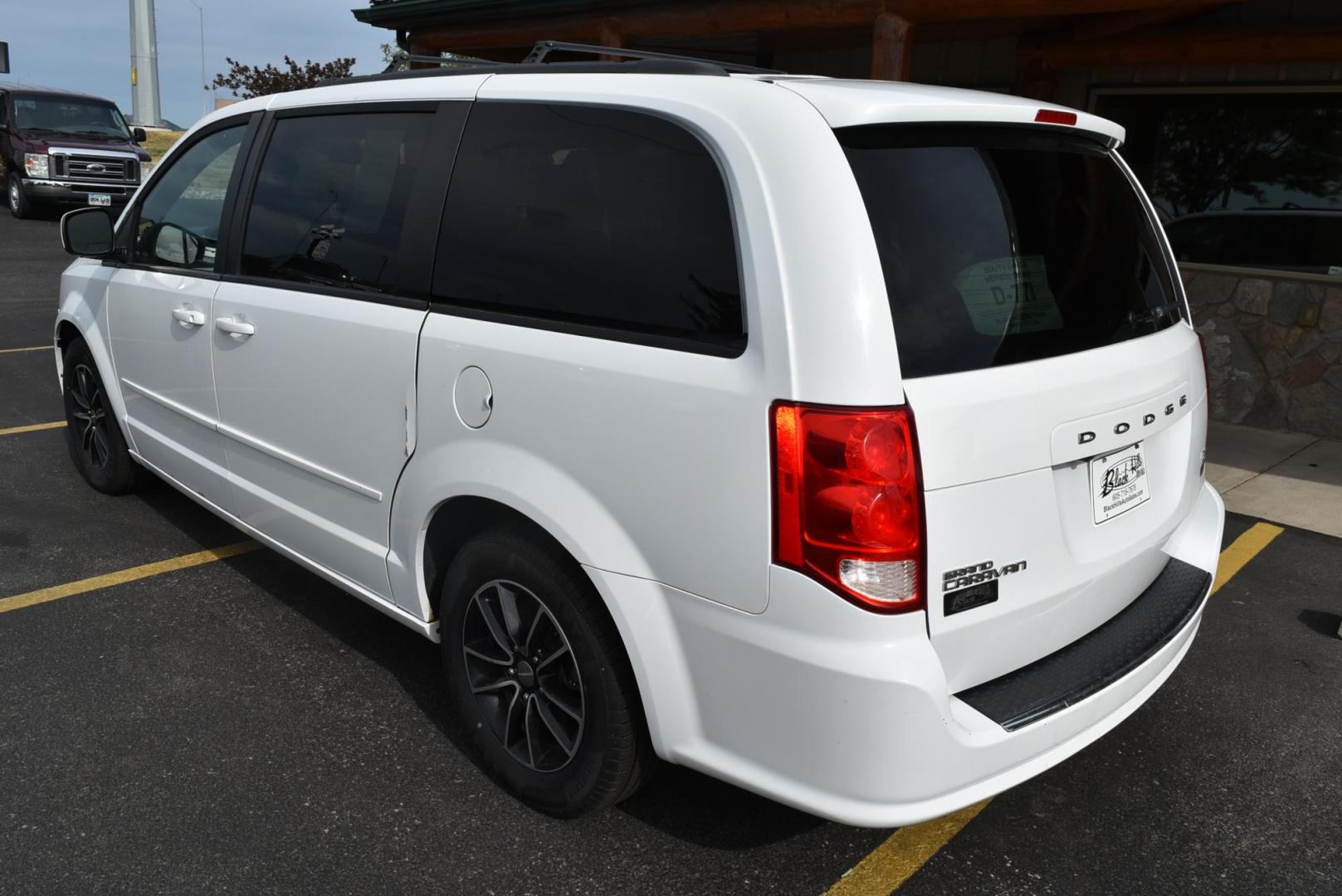 2016 White /Black Dodge Grand Caravan RT (2C4RDGEG2GR) with an 3.6L V6 24V VVT engine, 6-Speed Automatic transmission, located at 1600 E Hwy 44, Rapid City, SD, 57703, (605) 716-7878, 44.070232, -103.171410 - Photo#5