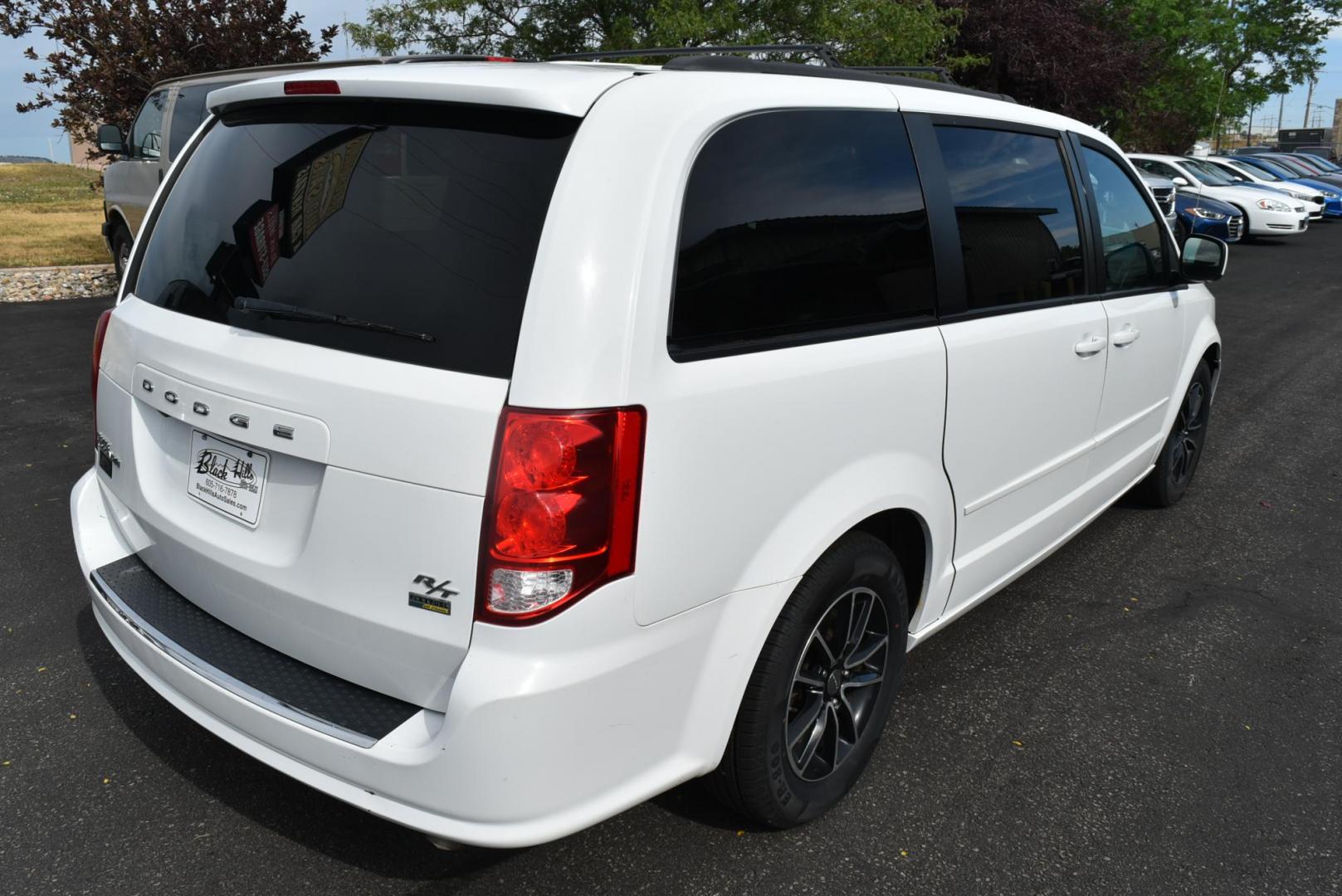 2016 White /Black Dodge Grand Caravan RT (2C4RDGEG2GR) with an 3.6L V6 24V VVT engine, 6-Speed Automatic transmission, located at 1600 E Hwy 44, Rapid City, SD, 57703, (605) 716-7878, 44.070232, -103.171410 - Photo#7