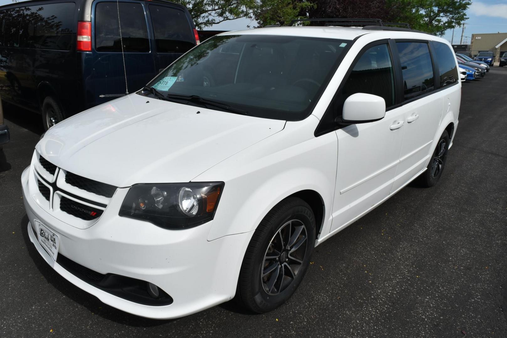 2016 White /Black Dodge Grand Caravan RT (2C4RDGEG2GR) with an 3.6L V6 24V VVT engine, 6-Speed Automatic transmission, located at 1600 E Hwy 44, Rapid City, SD, 57703, (605) 716-7878, 44.070232, -103.171410 - Photo#2