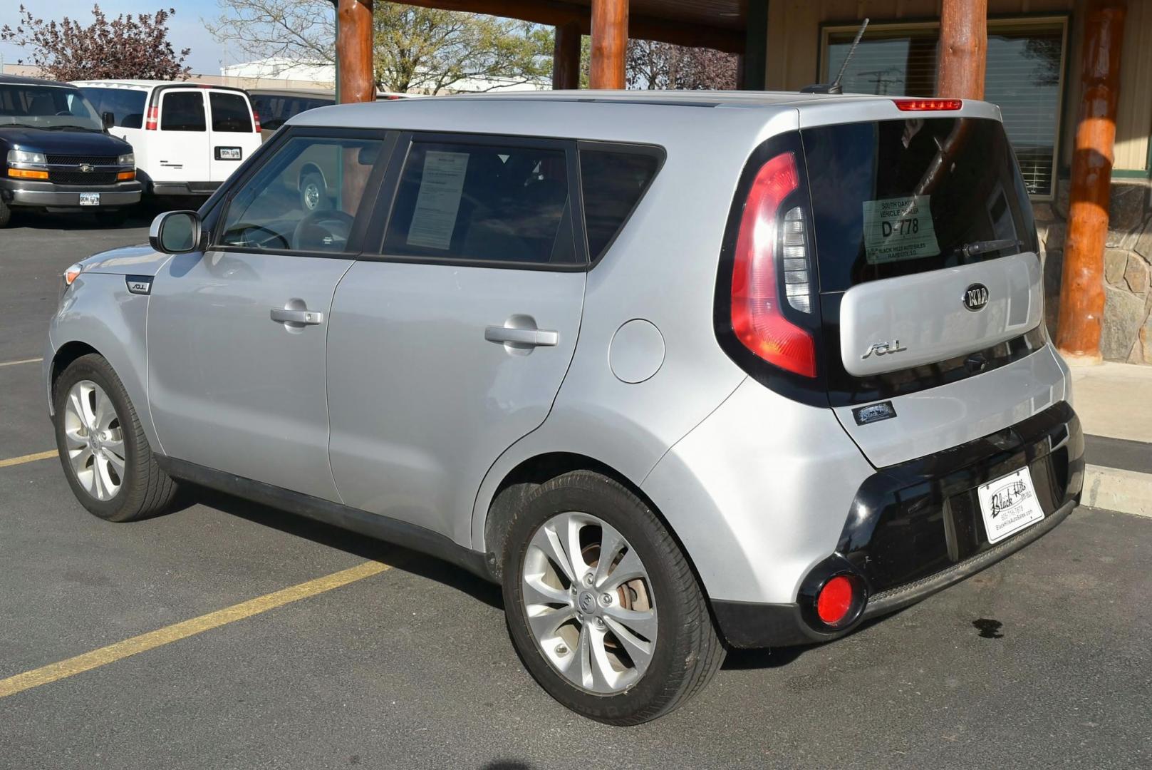 2016 Silver Kia Soul (KNDJP3A56G7) with an 2.0L 4 Cyl engine, 6-Speed Automatic transmission, located at 1600 E Hwy 44, Rapid City, SD, 57703, (605) 716-7878, 44.070232, -103.171410 - Photo#5