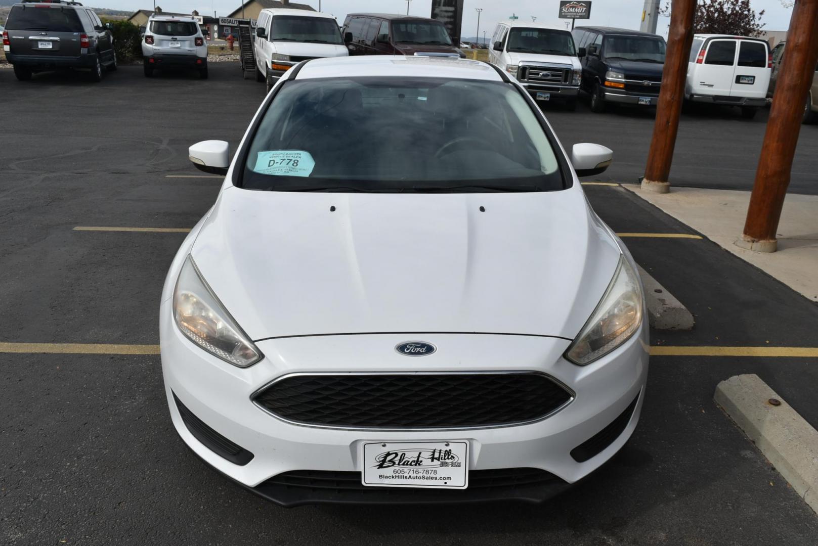 2017 White Ford Focus SE (1FADP3F26HL) with an 2.0L I-4 GDI TI-VCT engine, 6-Speed Powershift Automatic transmission, located at 1600 E Hwy 44, Rapid City, SD, 57703, (605) 716-7878, 44.070232, -103.171410 - Photo#1