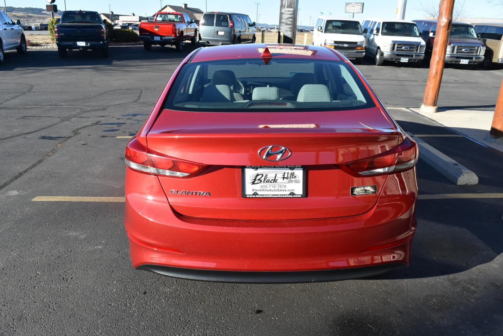 2018 Red /Gray Hyundai Elantra SEL (5NPD84LF5JH) with an 2.0L 4 Cyl engine, 6-Speed Automatic w/ OD transmission, located at 1600 E Hwy 44, Rapid City, SD, 57703, (605) 716-7878, 44.070232, -103.171410 - Photo#6