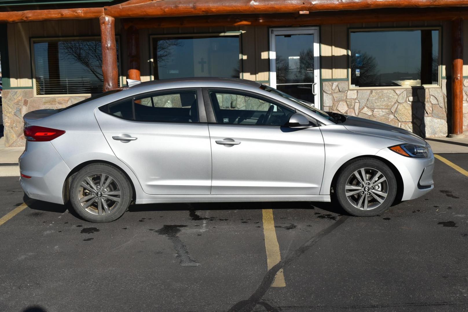 2018 Silver /Gray Hyundai Elantra SEL (5NPD84LF9JH) with an 2.0L 4 Cyl engine, 6-Speed Automatic w/0 OD transmission, located at 1600 E Hwy 44, Rapid City, SD, 57703, (605) 716-7878, 44.070232, -103.171410 - Photo#4