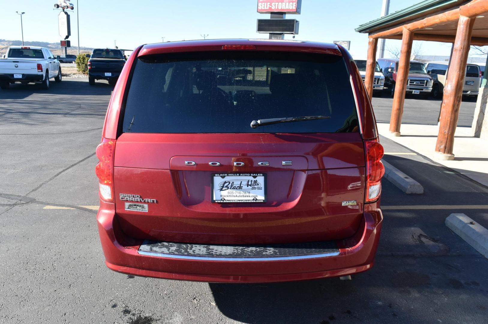 2014 Red /Black Dodge Grand Caravan SE (2C4RDGBGXER) with an 3.6L V6 VVT engine, 6-Speed Automatic transmission, located at 1600 E Hwy 44, Rapid City, SD, 57703, (605) 716-7878, 44.070232, -103.171410 - Photo#6