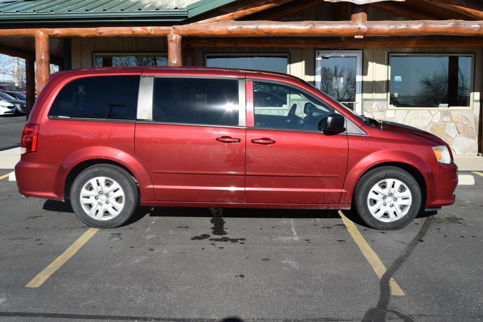 2014 Red /Black Dodge Grand Caravan SE (2C4RDGBGXER) with an 3.6L V6 VVT engine, 6-Speed Automatic transmission, located at 1600 E Hwy 44, Rapid City, SD, 57703, (605) 716-7878, 44.070232, -103.171410 - Photo#4