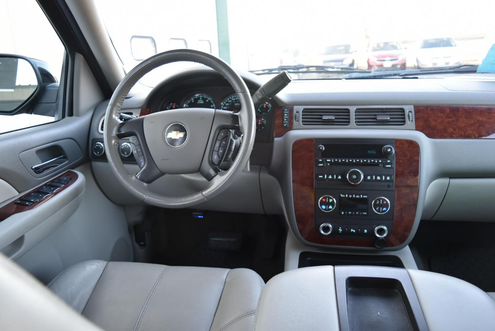 2009 Chevrolet Suburban null photo 32