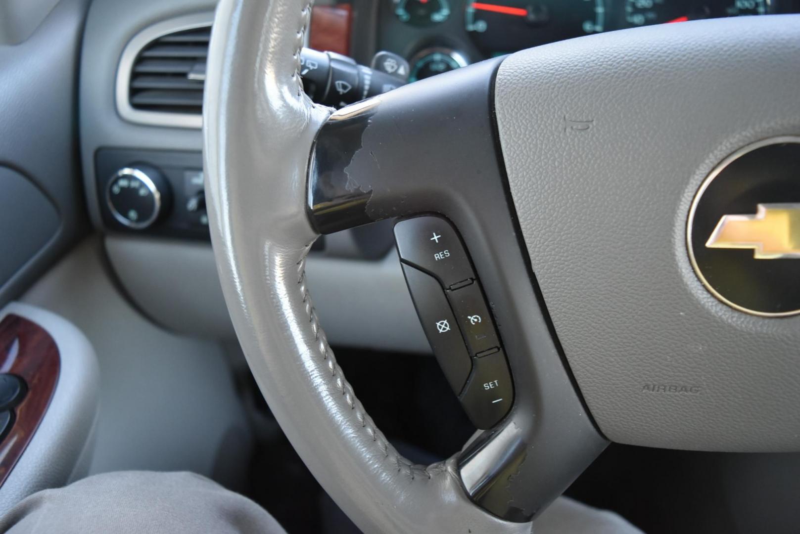 2009 Chevrolet Suburban null photo 40