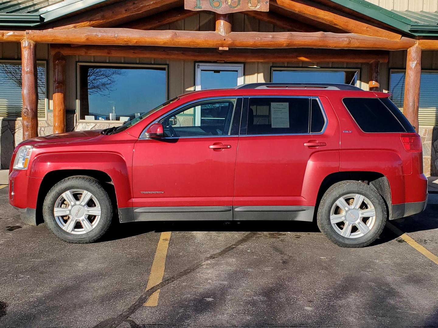 2015 Red /Black GMC Terrain SLT (2GKFLXEK6F6) with an 2.4L DOHC 4-CYLINDER SIDI engine, 6-Speed Automatic transmission, located at 1600 E Hwy 44, Rapid City, SD, 57703, (605) 716-7878, 44.070232, -103.171410 - Photo#3