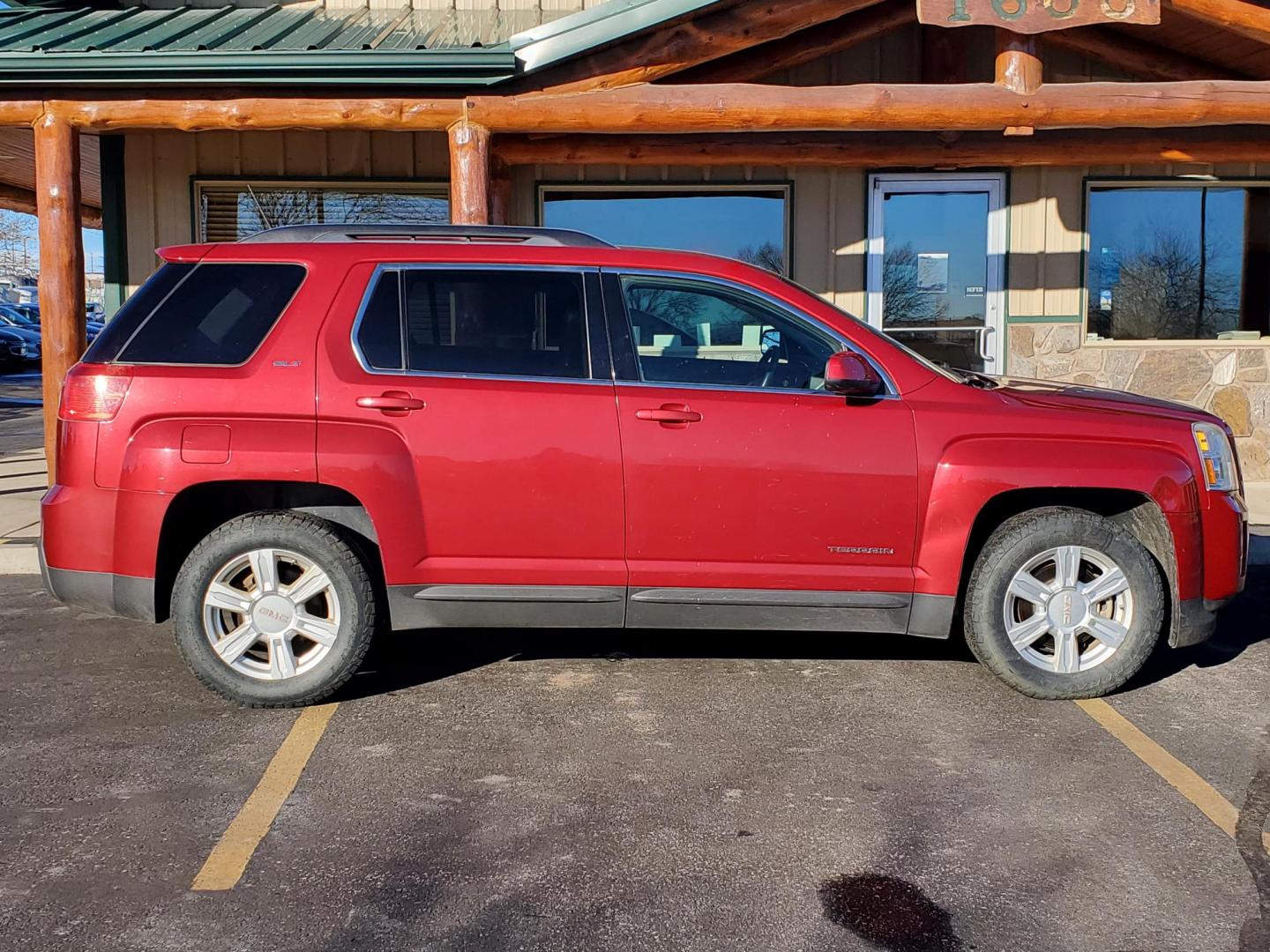 2015 Red /Black GMC Terrain SLT (2GKFLXEK6F6) with an 2.4L DOHC 4-CYLINDER SIDI engine, 6-Speed Automatic transmission, located at 1600 E Hwy 44, Rapid City, SD, 57703, (605) 716-7878, 44.070232, -103.171410 - Photo#4